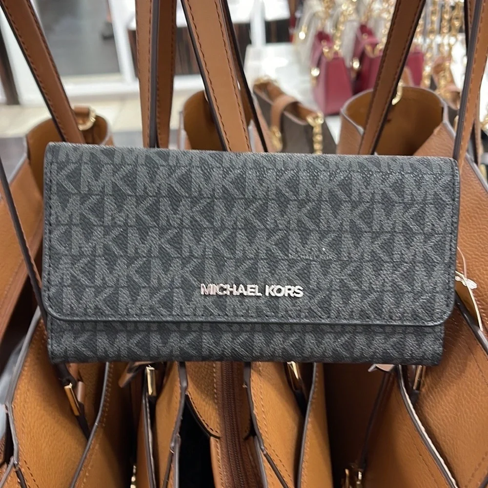 MICHAEL KORS JET SET TRV LARGE TRIFOLD BLACK